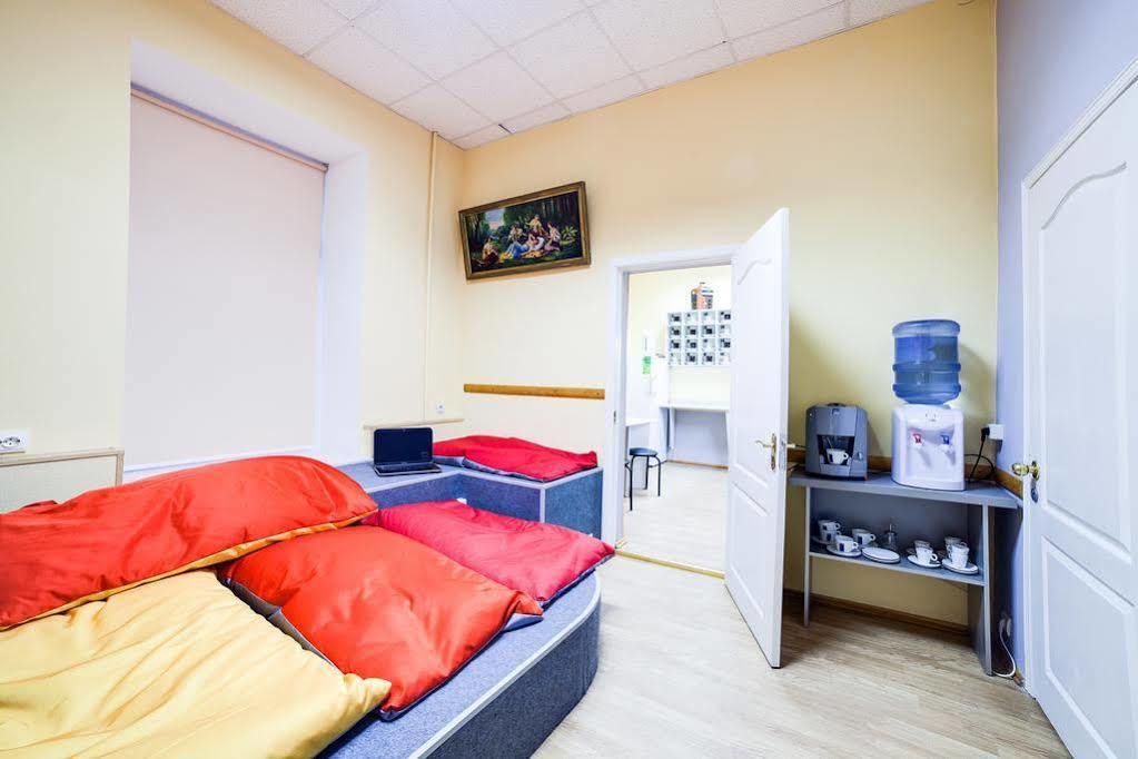 Night & Day Hostel Kiev Exterior photo