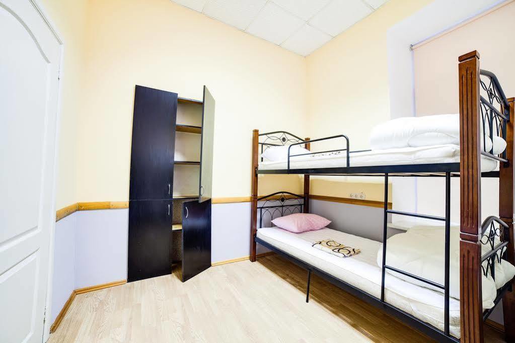 Night & Day Hostel Kiev Exterior photo
